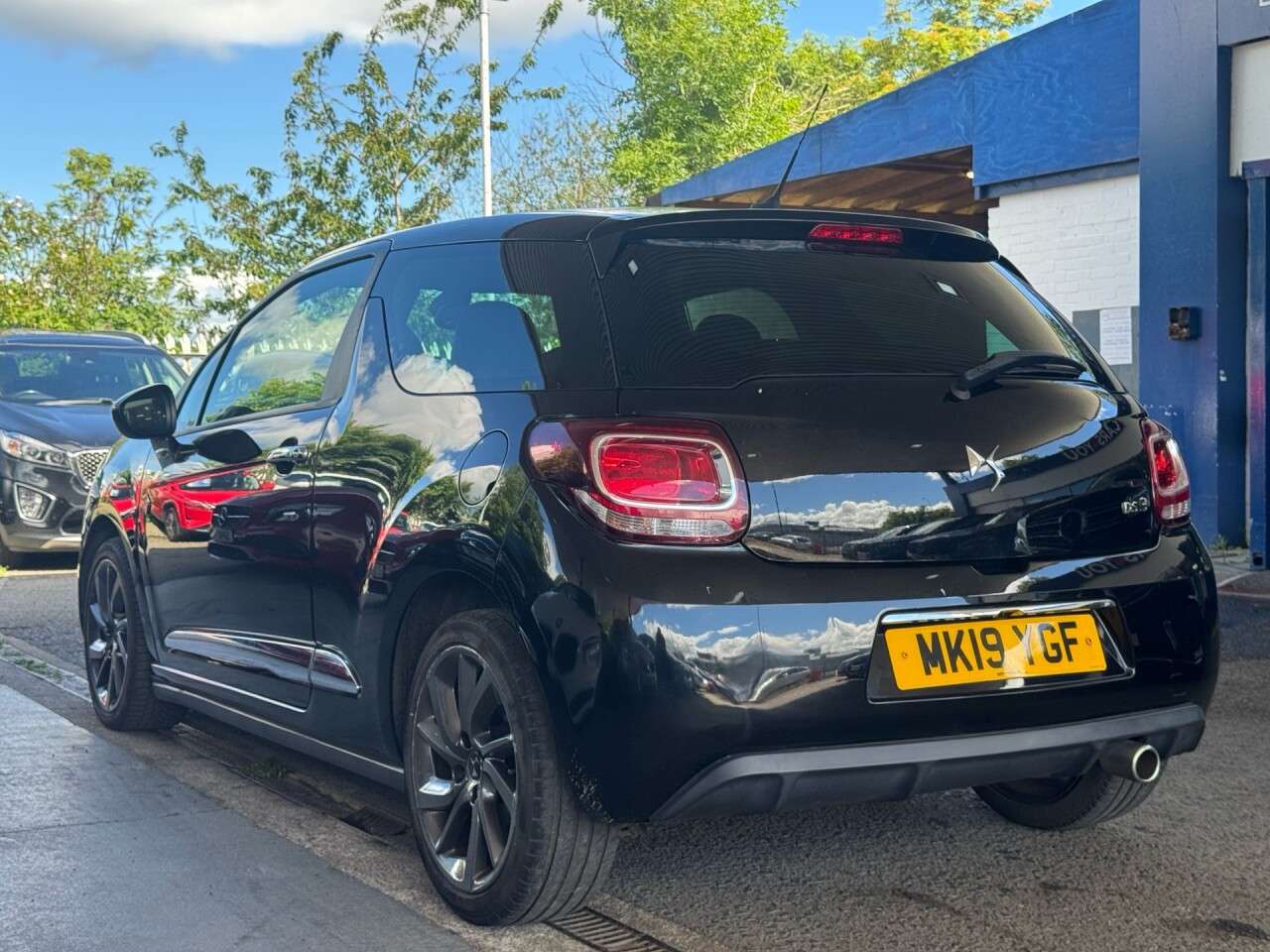 A 2019 DS AUTOMOBILES DS 3 1.2 PureTech Forever Hatchback 3dr Petrol EAT6 Euro 6 (s/s) (110 ps) A 2019 DS AUTOMOBILES DS 3 1.2 PureTech Forever Hatchback 3dr Petrol EAT6 Euro 6 (s/s) (110 ps)