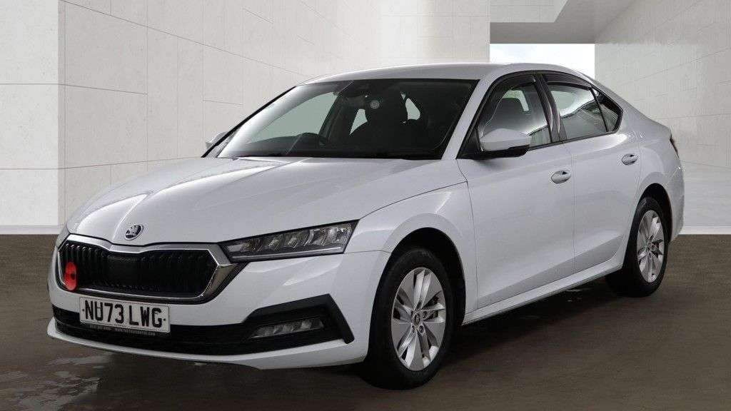 A 2023 SKODA OCTAVIA 1.0 TSI e-TEC MHEV SE Hatchback 5dr Petrol Hybrid DSG Euro 6 (s/s) (110 ps) A 2023 SKODA OCTAVIA 1.0 TSI e-TEC MHEV SE Hatchback 5dr Petrol Hybrid DSG Euro 6 (s/s) (110 ps)