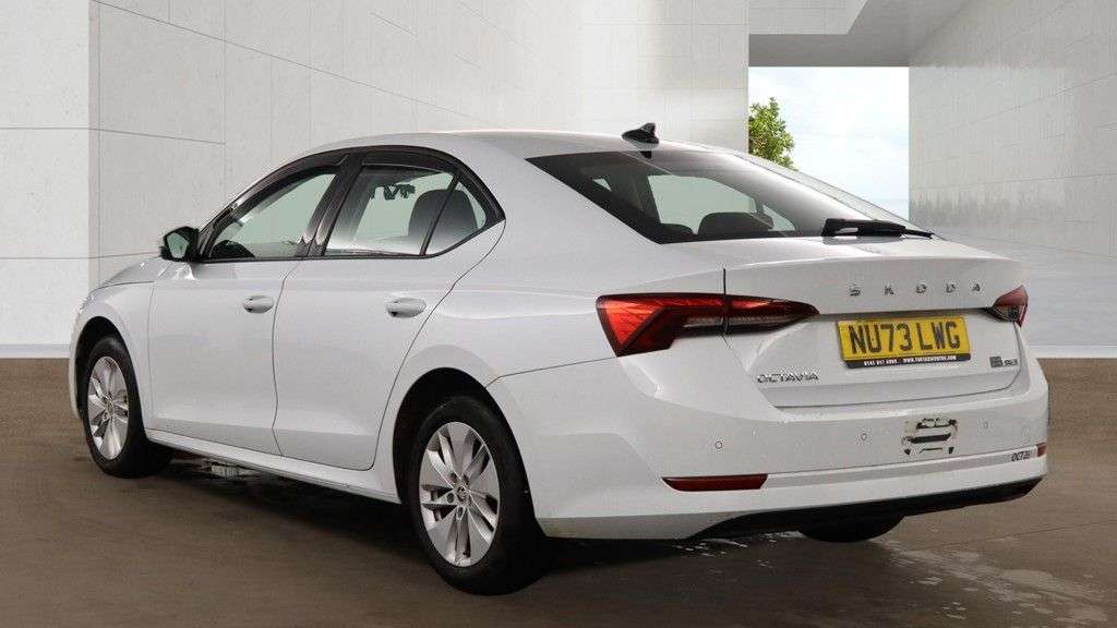 A 2023 SKODA OCTAVIA 1.0 TSI e-TEC MHEV SE Hatchback 5dr Petrol Hybrid DSG Euro 6 (s/s) (110 ps) A 2023 SKODA OCTAVIA 1.0 TSI e-TEC MHEV SE Hatchback 5dr Petrol Hybrid DSG Euro 6 (s/s) (110 ps)