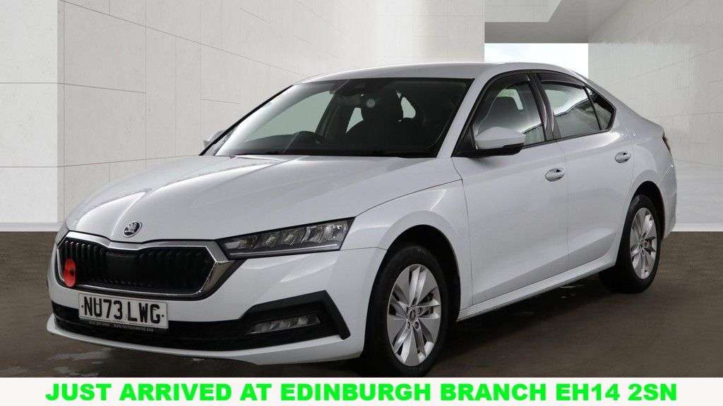 A 2023 SKODA OCTAVIA 1.0 TSI e-TEC MHEV SE Hatchback 5dr Petrol Hybrid DSG Euro 6 (s/s) (110 ps) A 2023 SKODA OCTAVIA 1.0 TSI e-TEC MHEV SE Hatchback 5dr Petrol Hybrid DSG Euro 6 (s/s) (110 ps)