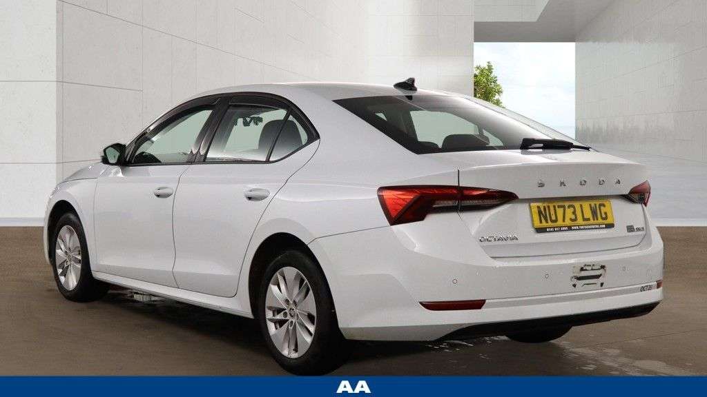 A 2023 SKODA OCTAVIA 1.0 TSI e-TEC MHEV SE Hatchback 5dr Petrol Hybrid DSG Euro 6 (s/s) (110 ps) A 2023 SKODA OCTAVIA 1.0 TSI e-TEC MHEV SE Hatchback 5dr Petrol Hybrid DSG Euro 6 (s/s) (110 ps)