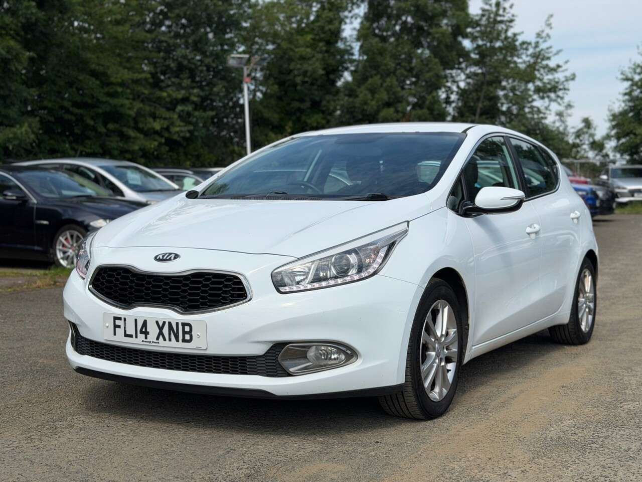 A 2014 KIA CEED 1.6 CRDi 2 Hatchback 5dr Diesel Auto Euro 5 (126 bhp) A 2014 KIA CEED 1.6 CRDi 2 Hatchback 5dr Diesel Auto Euro 5 (126 bhp)