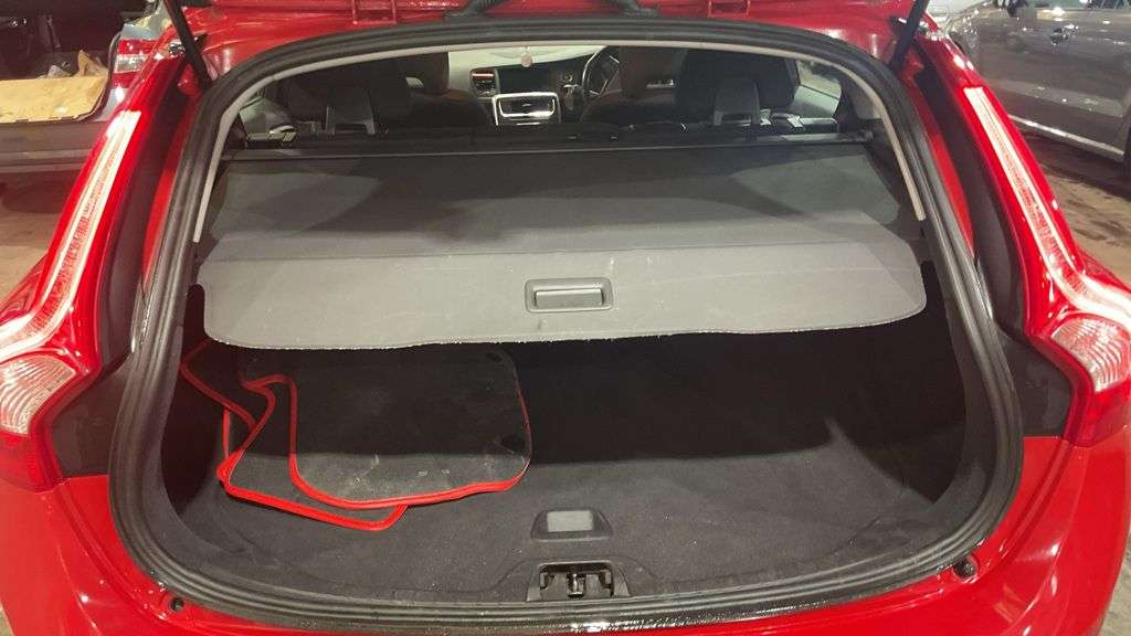 2017 VOLVO V60 2017 VOLVO V60