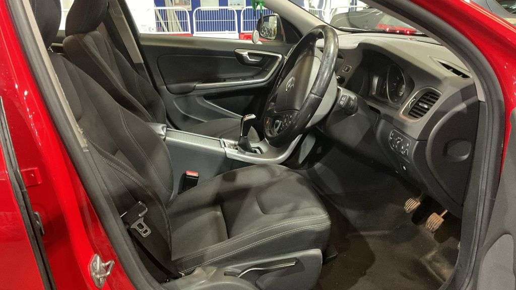 2017 VOLVO V60 2017 VOLVO V60