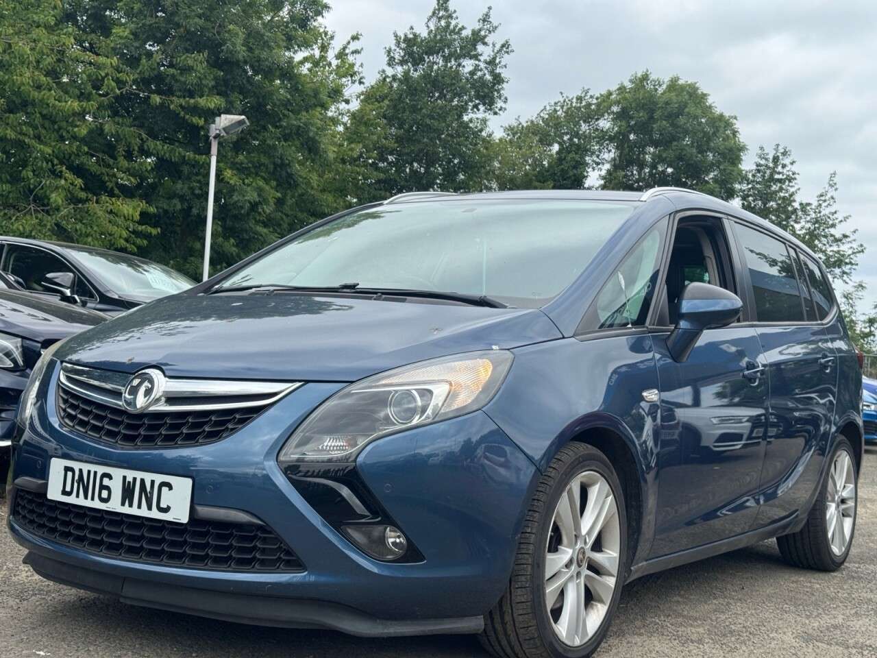 A 2016 VAUXHALL ZAFIRA TOURER 2.0 CDTi SRi MPV 5dr Diesel Auto Euro 6 (170 ps) A 2016 VAUXHALL ZAFIRA TOURER 2.0 CDTi SRi MPV 5dr Diesel Auto Euro 6 (170 ps)