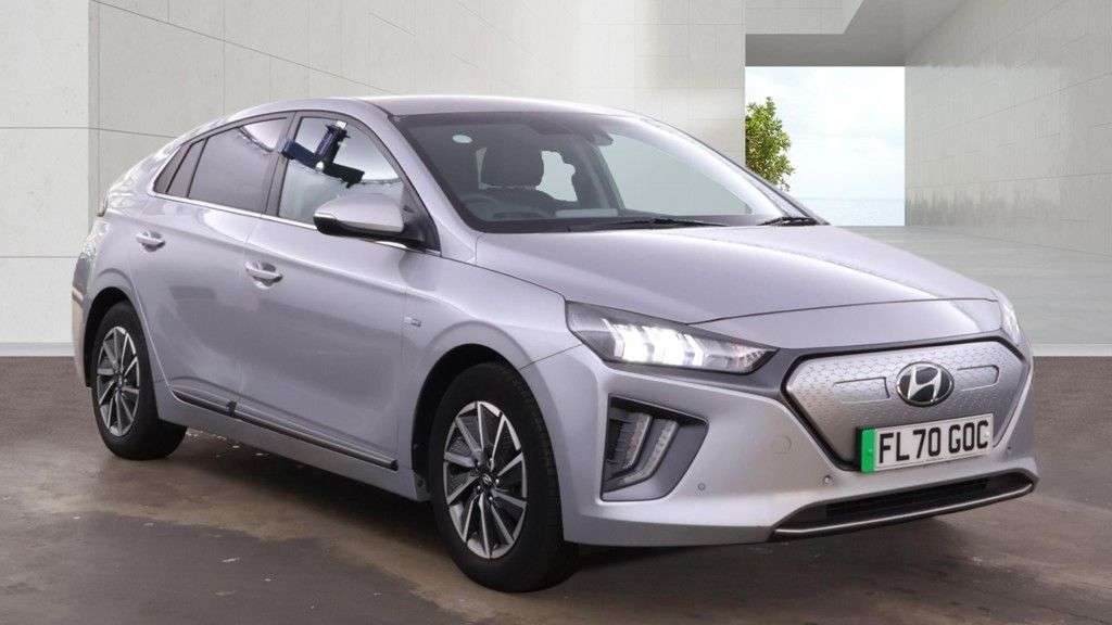 A 2020 HYUNDAI IONIQ 38.3kWh Premium SE Hatchback 5dr Electric Auto (136 ps) A 2020 HYUNDAI IONIQ 38.3kWh Premium SE Hatchback 5dr Electric Auto (136 ps)