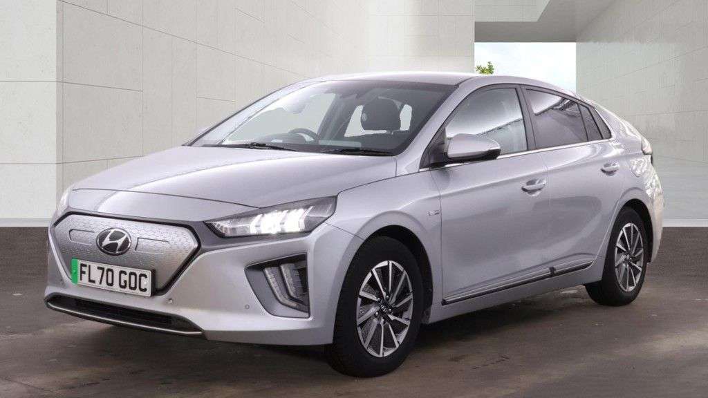 A 2020 HYUNDAI IONIQ 38.3kWh Premium SE Hatchback 5dr Electric Auto (136 ps) A 2020 HYUNDAI IONIQ 38.3kWh Premium SE Hatchback 5dr Electric Auto (136 ps)