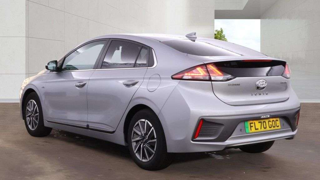 A 2020 HYUNDAI IONIQ 38.3kWh Premium SE Hatchback 5dr Electric Auto (136 ps) A 2020 HYUNDAI IONIQ 38.3kWh Premium SE Hatchback 5dr Electric Auto (136 ps)