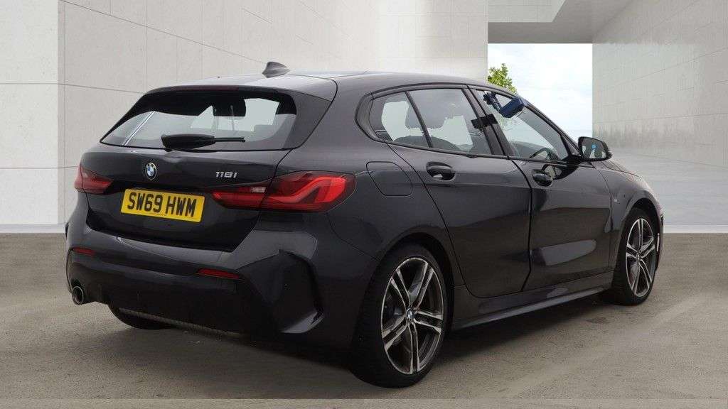 A 2020 BMW 1 SERIES 1.5 118i M Sport Hatchback 5dr Petrol Manual Euro 6 (s/s) (140 ps) A 2020 BMW 1 SERIES 1.5 118i M Sport Hatchback 5dr Petrol Manual Euro 6 (s/s) (140 ps)