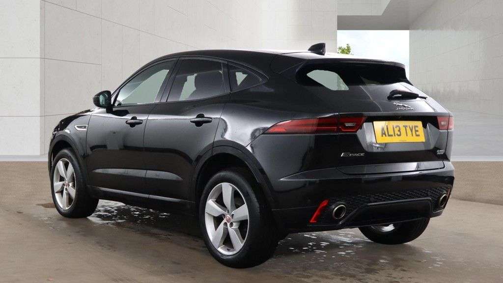 A 2018 JAGUAR E-PACE 2.0 D180 R-Dynamic SE SUV 5dr Diesel Auto AWD Euro 6 (s/s) (180 ps) A 2018 JAGUAR E-PACE 2.0 D180 R-Dynamic SE SUV 5dr Diesel Auto AWD Euro 6 (s/s) (180 ps)