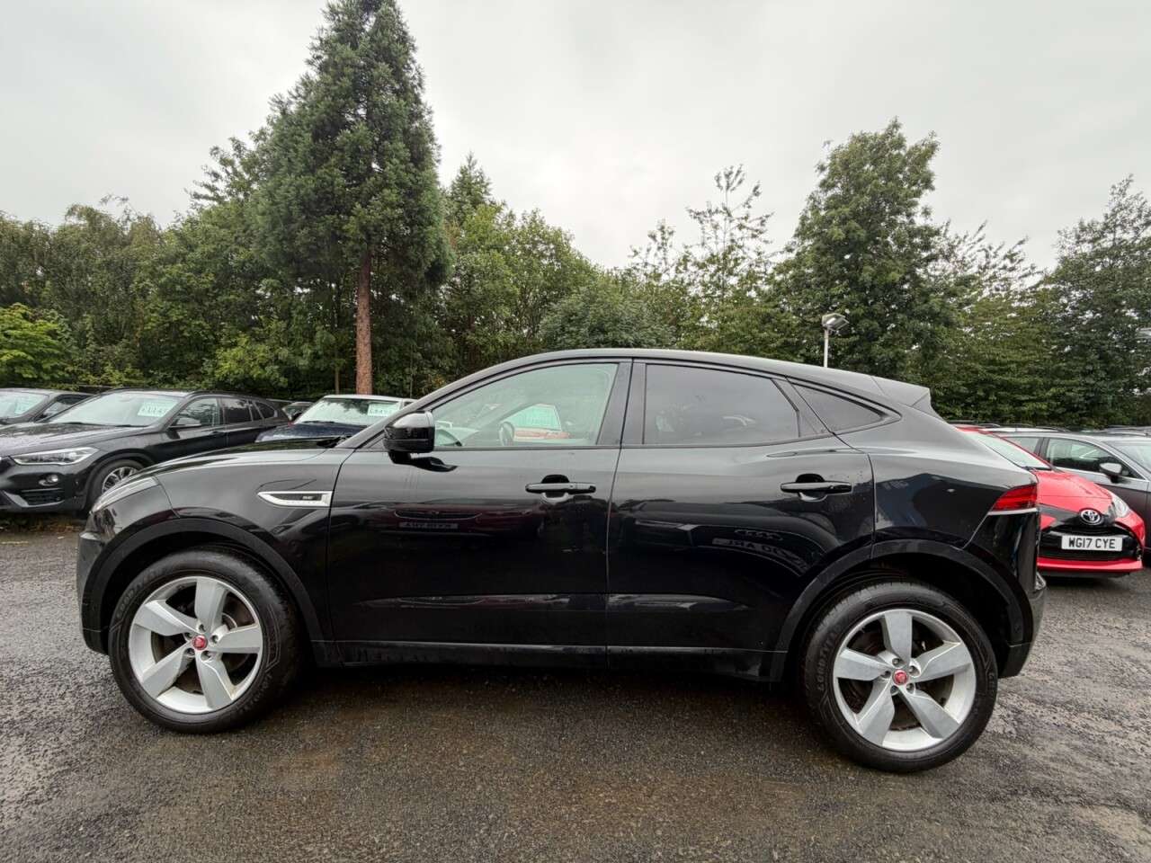 A 2018 JAGUAR E-PACE 2.0 D180 R-Dynamic SE SUV 5dr Diesel Auto AWD Euro 6 (s/s) (180 ps) A 2018 JAGUAR E-PACE 2.0 D180 R-Dynamic SE SUV 5dr Diesel Auto AWD Euro 6 (s/s) (180 ps)