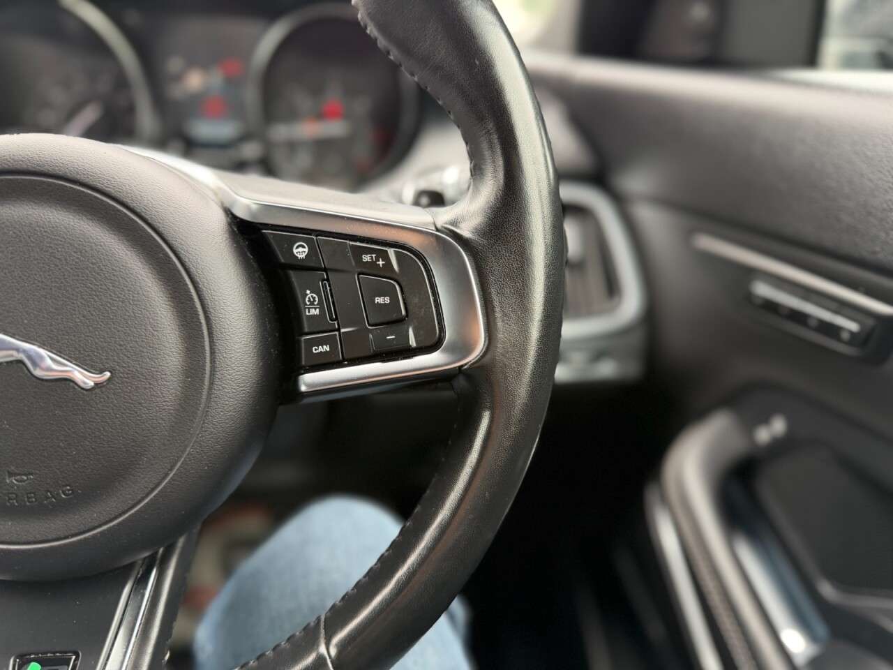 2018 JAGUAR E-PACE 2018 JAGUAR E-PACE