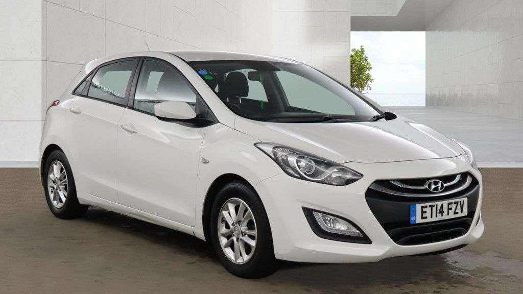 A 2014 HYUNDAI I30 1.6 CRDi Blue Drive Active Hatchback 5dr Diesel Manual Euro 5 (s/s) (110 ps A 2014 HYUNDAI I30 1.6 CRDi Blue Drive Active Hatchback 5dr Diesel Manual Euro 5 (s/s) (110 ps