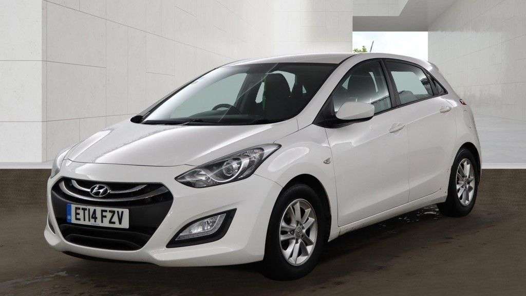 A 2014 HYUNDAI I30 1.6 CRDi Blue Drive Active Hatchback 5dr Diesel Manual Euro 5 (s/s) (110 ps A 2014 HYUNDAI I30 1.6 CRDi Blue Drive Active Hatchback 5dr Diesel Manual Euro 5 (s/s) (110 ps