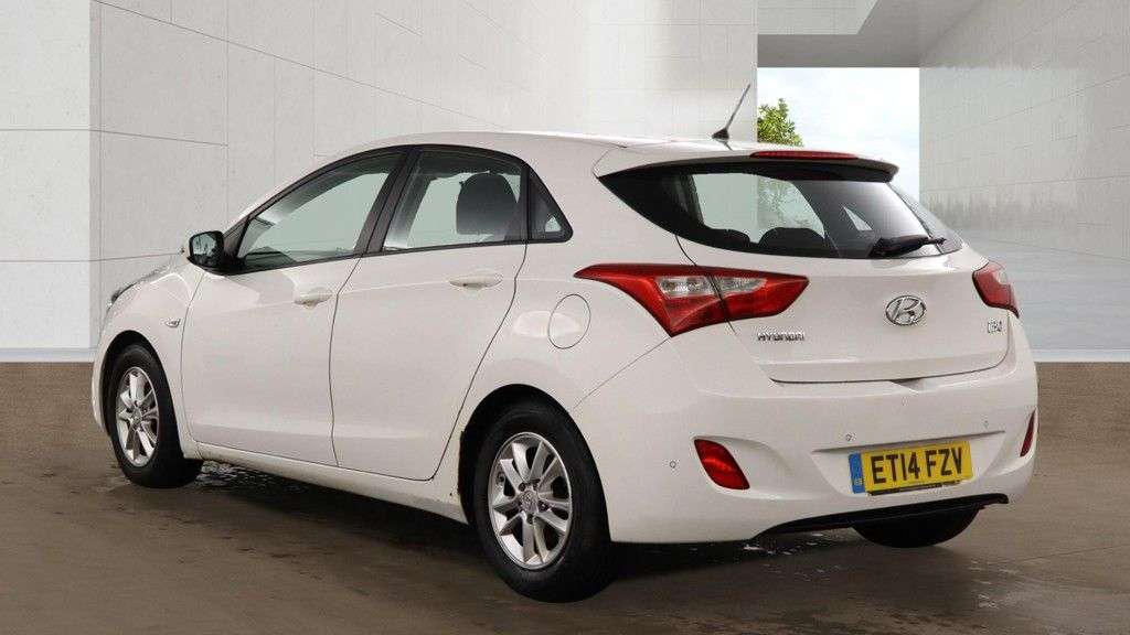 A 2014 HYUNDAI I30 1.6 CRDi Blue Drive Active Hatchback 5dr Diesel Manual Euro 5 (s/s) (110 ps A 2014 HYUNDAI I30 1.6 CRDi Blue Drive Active Hatchback 5dr Diesel Manual Euro 5 (s/s) (110 ps