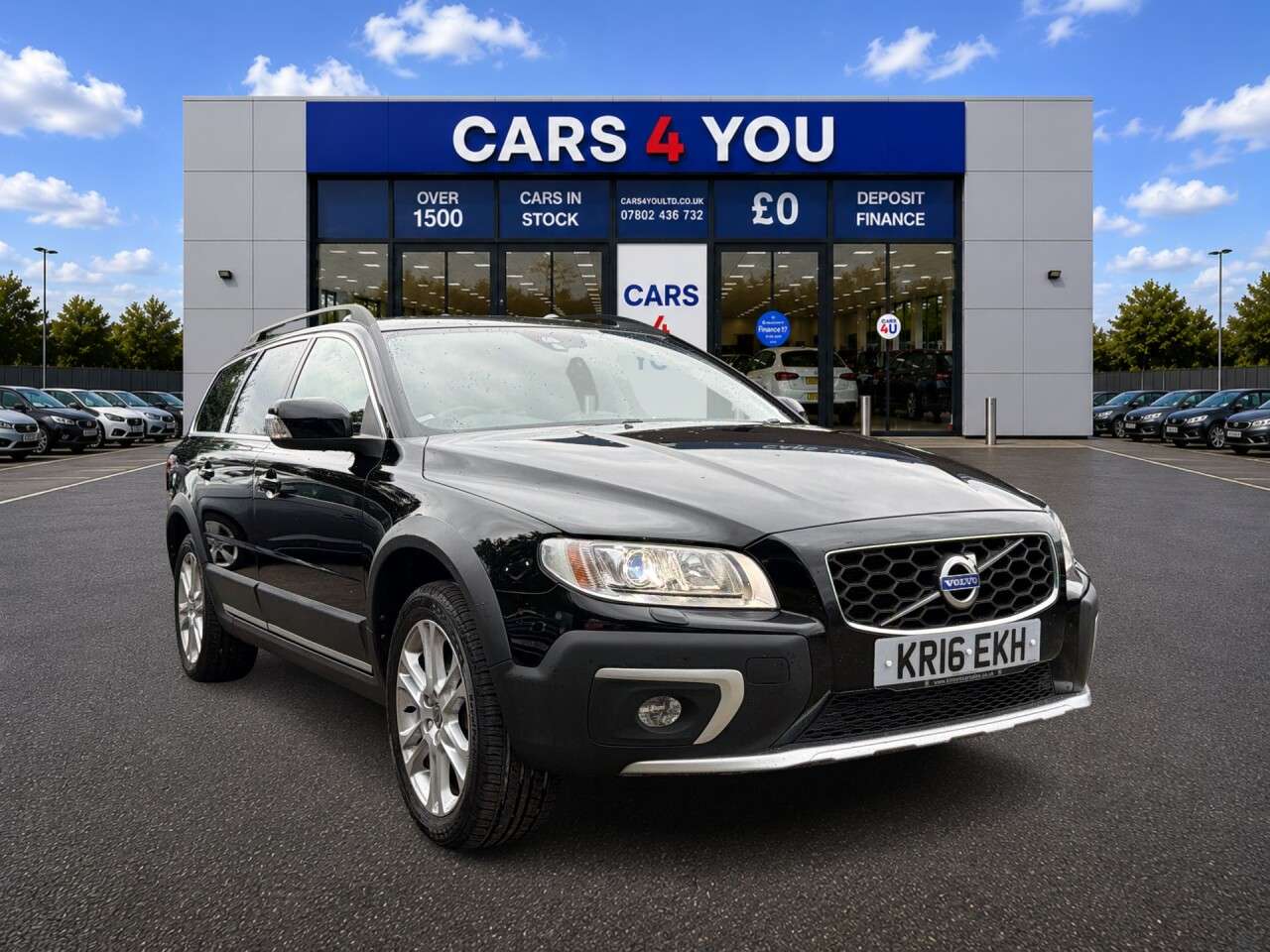 A 2016 VOLVO XC70 2.4 D5 SE Lux Estate 5dr Diesel Auto AWD Euro 6 (s/s) (220 ps) A 2016 VOLVO XC70 2.4 D5 SE Lux Estate 5dr Diesel Auto AWD Euro 6 (s/s) (220 ps)