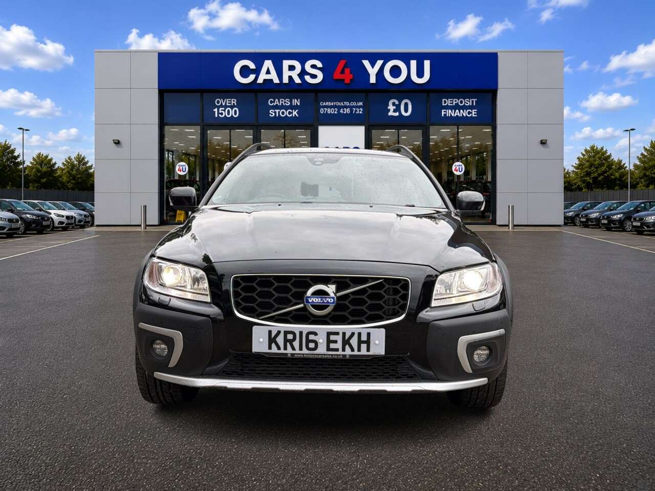 A 2016 VOLVO XC70 2.4 D5 SE Lux Estate 5dr Diesel Auto AWD Euro 6 (s/s) (220 ps) A 2016 VOLVO XC70 2.4 D5 SE Lux Estate 5dr Diesel Auto AWD Euro 6 (s/s) (220 ps)