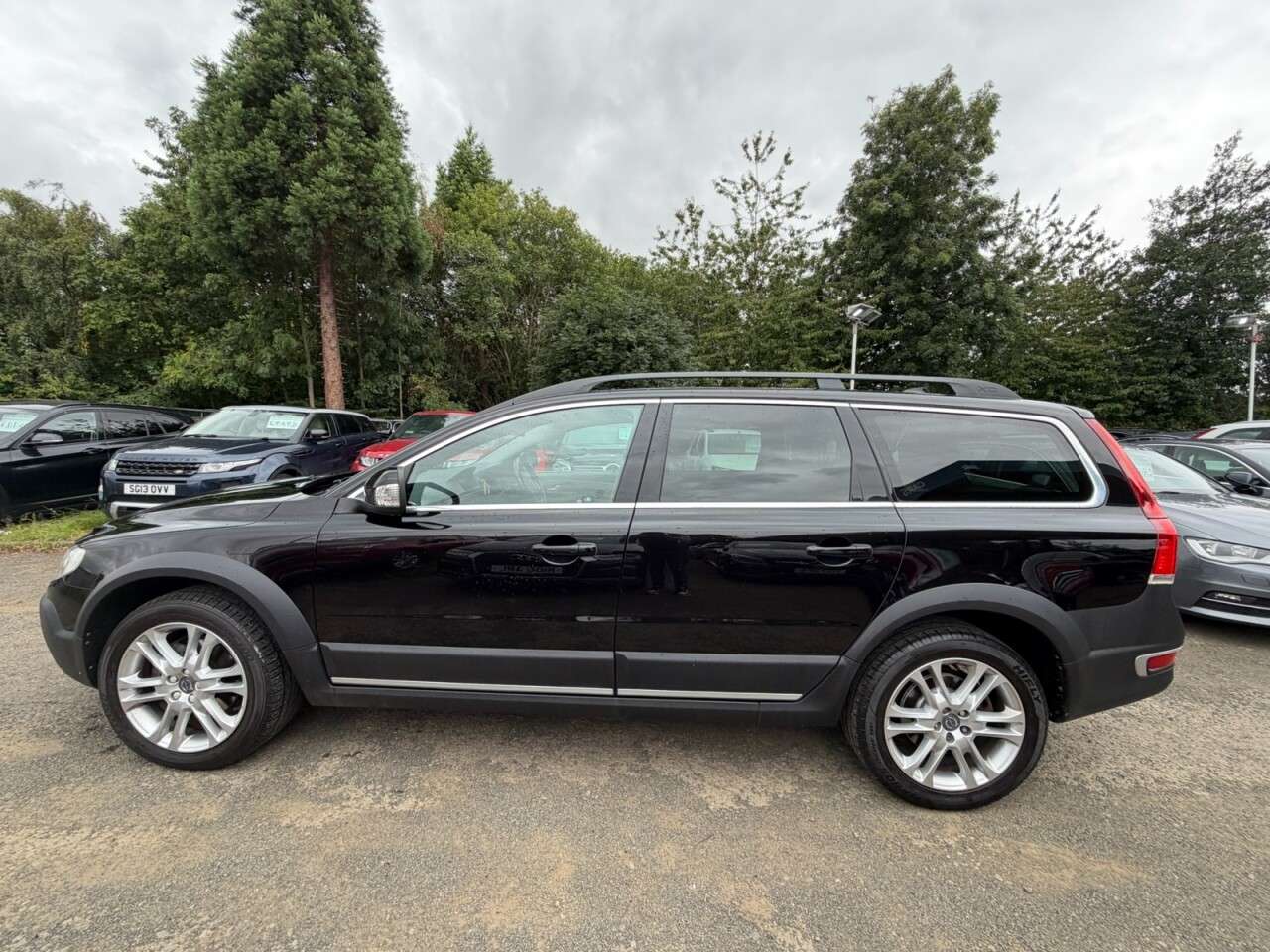 A 2016 VOLVO XC70 2.4 D5 SE Lux Estate 5dr Diesel Auto AWD Euro 6 (s/s) (220 ps) A 2016 VOLVO XC70 2.4 D5 SE Lux Estate 5dr Diesel Auto AWD Euro 6 (s/s) (220 ps)
