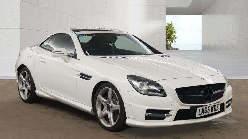 A 2015 MERCEDES-BENZ SLK 2.1 SLK250d AMG Sport Convertible 2dr Diesel G-Tronic Euro 6 (s/s) (204 ps) A 2015 MERCEDES-BENZ SLK 2.1 SLK250d AMG Sport Convertible 2dr Diesel G-Tronic Euro 6 (s/s) (204 ps)