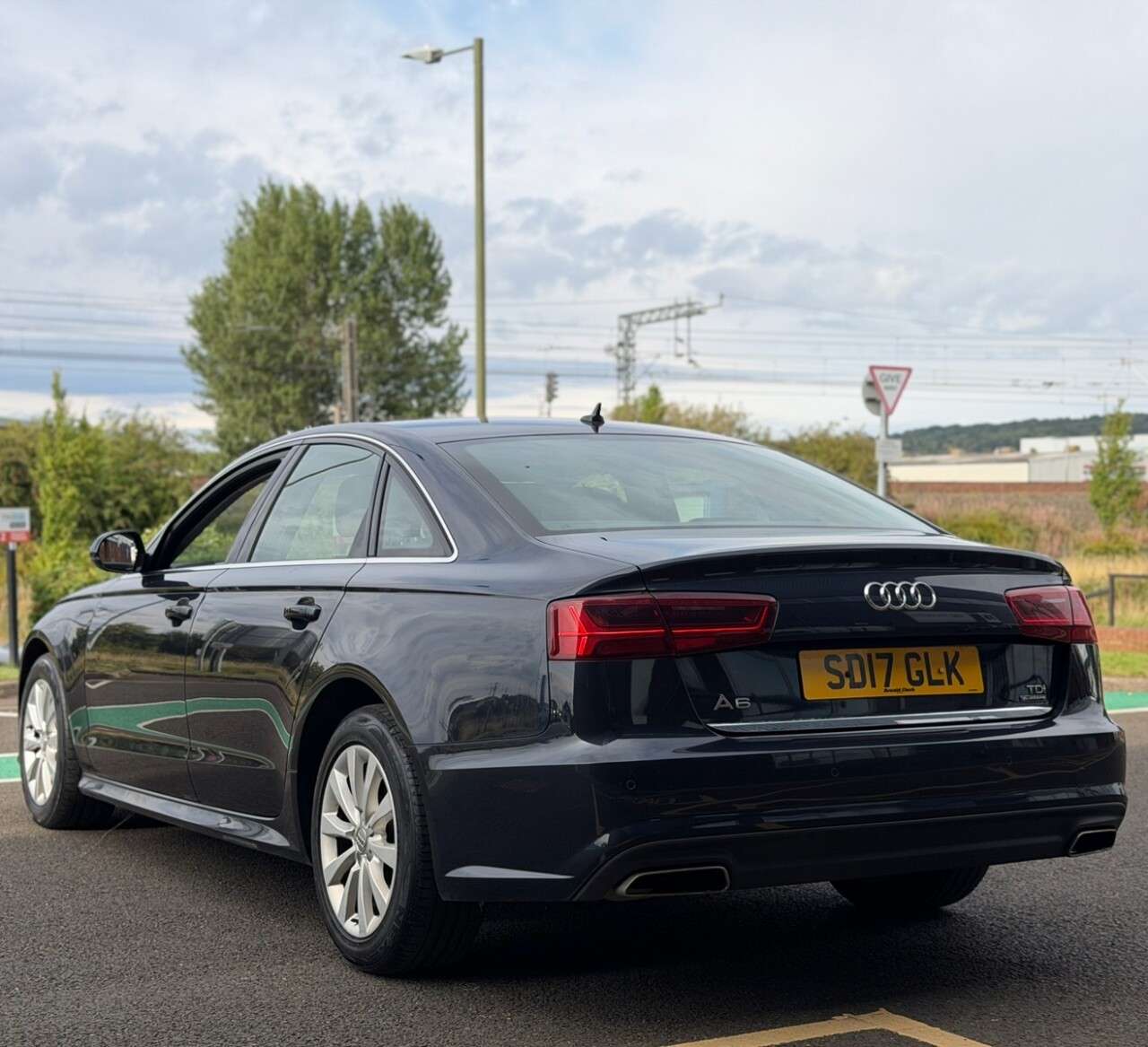 A 2017 AUDI A6 SALOON 3.0 TDI V6 SE Executive Saloon 4dr Diesel S Tronic quattro Euro 6 (s/s) (27 A 2017 AUDI A6 SALOON 3.0 TDI V6 SE Executive Saloon 4dr Diesel S Tronic quattro Euro 6 (s/s) (27
