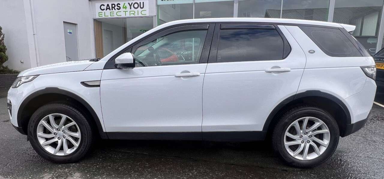 A 2017 LAND ROVER DISCOVERY SPORT 2.0 TD4 SE Tech SUV 5dr Diesel Auto 4WD Euro 6 (s/s) (180 ps) A 2017 LAND ROVER DISCOVERY SPORT 2.0 TD4 SE Tech SUV 5dr Diesel Auto 4WD Euro 6 (s/s) (180 ps)