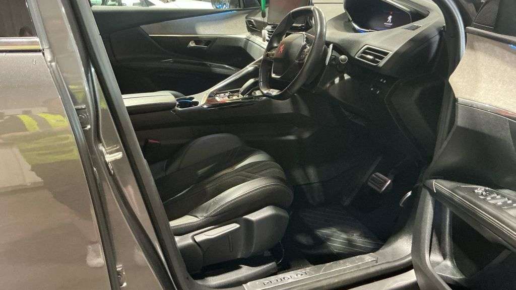 2021 PEUGEOT 5008 2021 PEUGEOT 5008