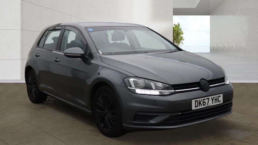 A 2017 VOLKSWAGEN GOLF 2.0 TDI BlueMotion Tech SE Nav Hatchback 5dr Diesel DSG Euro 6 (s/s) (150 p A 2017 VOLKSWAGEN GOLF 2.0 TDI BlueMotion Tech SE Nav Hatchback 5dr Diesel DSG Euro 6 (s/s) (150 p
