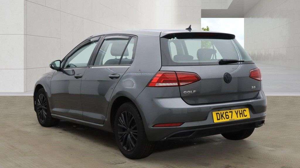 A 2017 VOLKSWAGEN GOLF 2.0 TDI BlueMotion Tech SE Nav Hatchback 5dr Diesel DSG Euro 6 (s/s) (150 p A 2017 VOLKSWAGEN GOLF 2.0 TDI BlueMotion Tech SE Nav Hatchback 5dr Diesel DSG Euro 6 (s/s) (150 p
