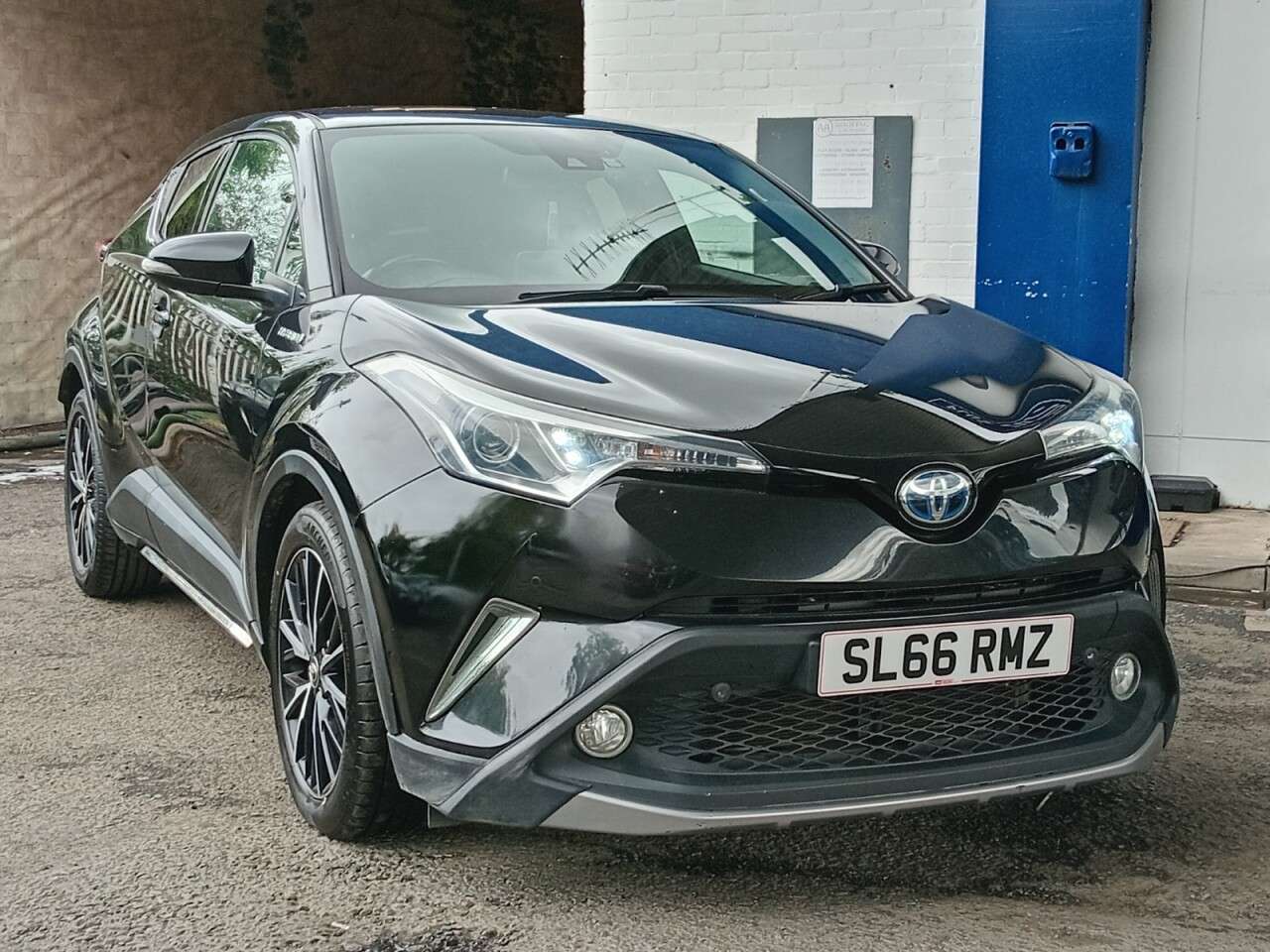 A 2016 TOYOTA C-HR 1.8 VVT-h Excel SUV 5dr Petrol Hybrid CVT Euro 6 (s/s) (122 ps) A 2016 TOYOTA C-HR 1.8 VVT-h Excel SUV 5dr Petrol Hybrid CVT Euro 6 (s/s) (122 ps)