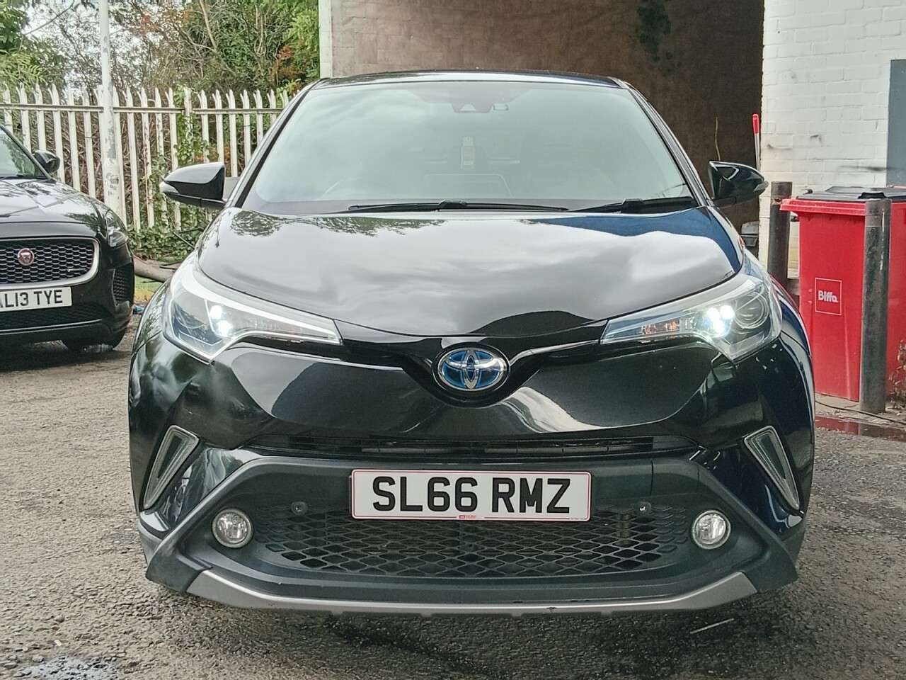A 2016 TOYOTA C-HR 1.8 VVT-h Excel SUV 5dr Petrol Hybrid CVT Euro 6 (s/s) (122 ps) A 2016 TOYOTA C-HR 1.8 VVT-h Excel SUV 5dr Petrol Hybrid CVT Euro 6 (s/s) (122 ps)