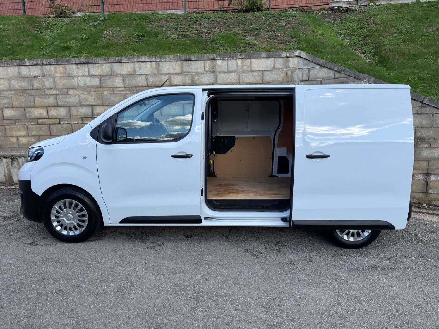 2024 TOYOTA PROACE 2024 TOYOTA PROACE