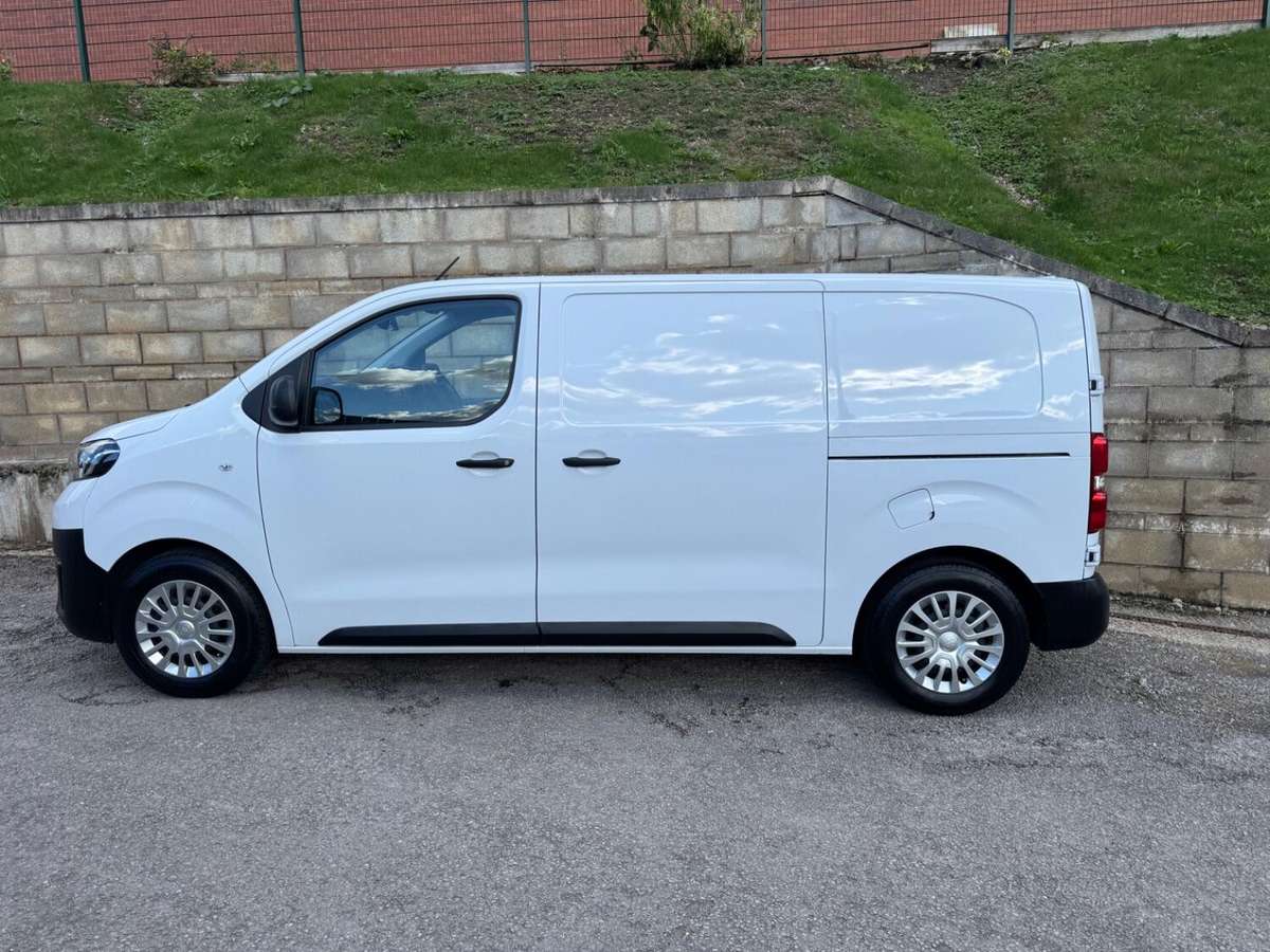 Check out this Toyota Proace 2024 Diesel Manual