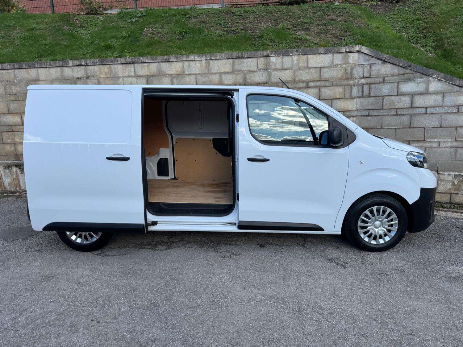 2024 TOYOTA PROACE 2024 TOYOTA PROACE