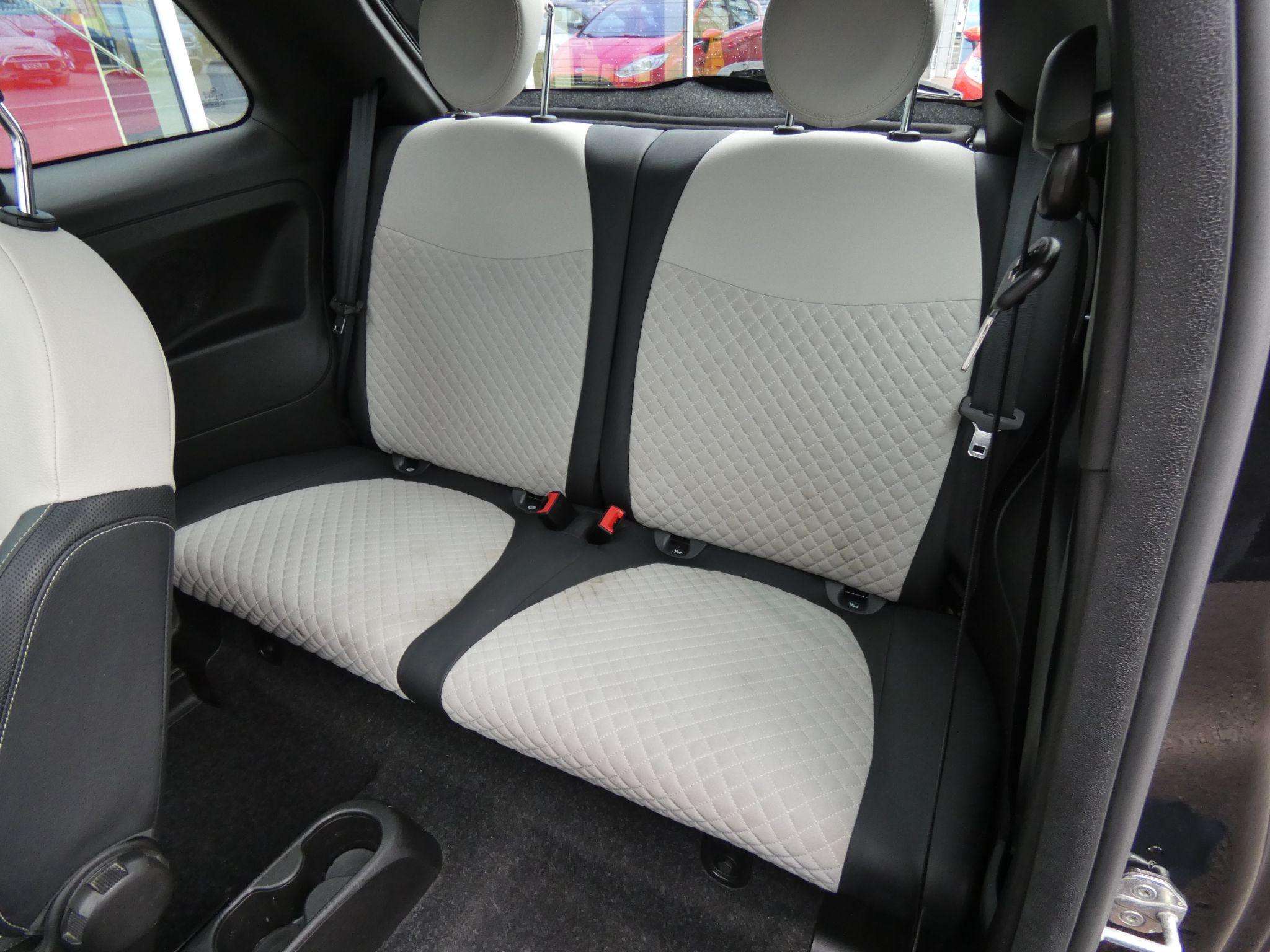 2021 FIAT 500 2021 FIAT 500