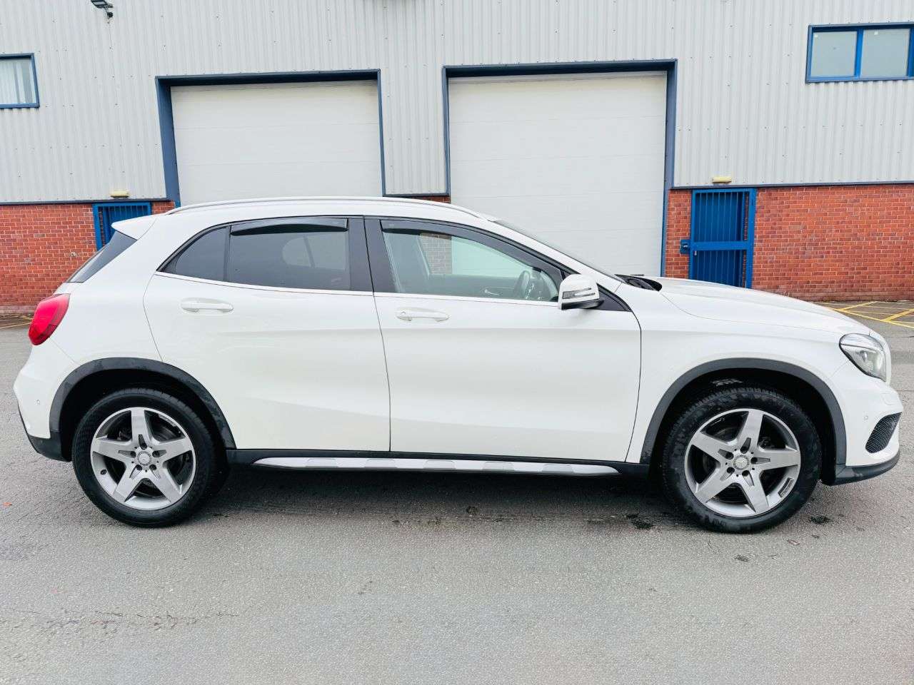 A 2016 MERCEDES-BENZ GLA 2.1 GLA200d AMG Line (Premium) SUV 5dr Diesel 7G-DCT Euro 6 (s/s) (136 ps) A 2016 MERCEDES-BENZ GLA 2.1 GLA200d AMG Line (Premium) SUV 5dr Diesel 7G-DCT Euro 6 (s/s) (136 ps)