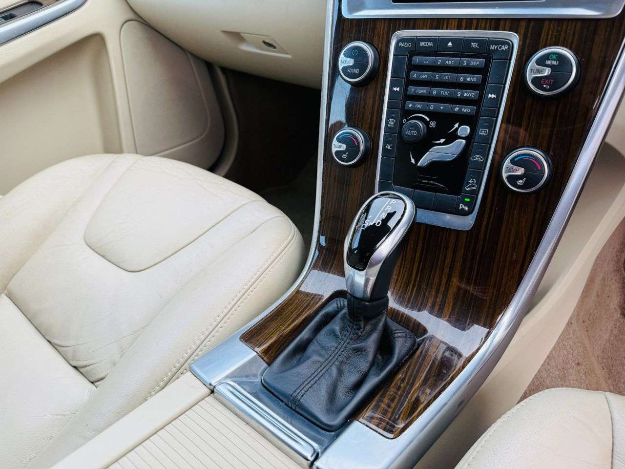 2014 VOLVO XC60 2014 VOLVO XC60