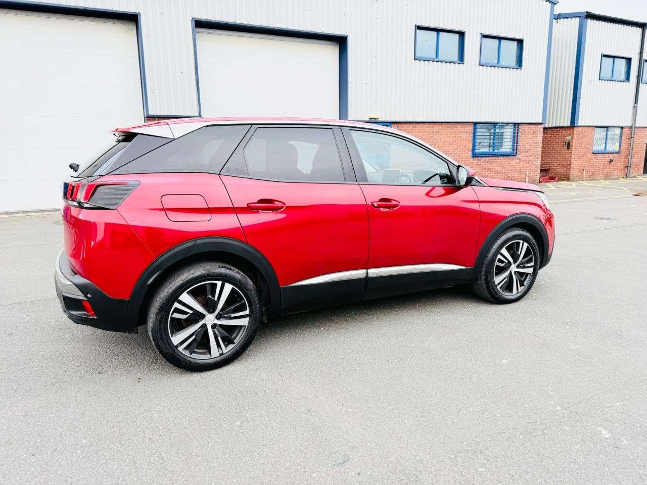 A 2018 PEUGEOT 3008 1.6 BlueHDi Allure SUV 5dr Diesel EAT Euro 6 (s/s) (120 ps) FULL SERVICE HI A 2018 PEUGEOT 3008 1.6 BlueHDi Allure SUV 5dr Diesel EAT Euro 6 (s/s) (120 ps) FULL SERVICE HI