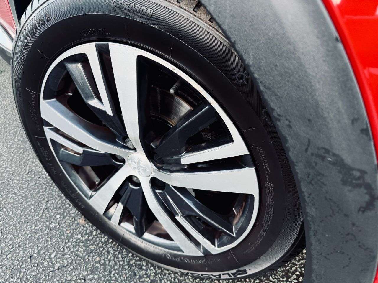 A 2018 PEUGEOT 3008 1.6 BlueHDi Allure SUV 5dr Diesel EAT Euro 6 (s/s) (120 ps) FULL SERVICE HI A 2018 PEUGEOT 3008 1.6 BlueHDi Allure SUV 5dr Diesel EAT Euro 6 (s/s) (120 ps) FULL SERVICE HI