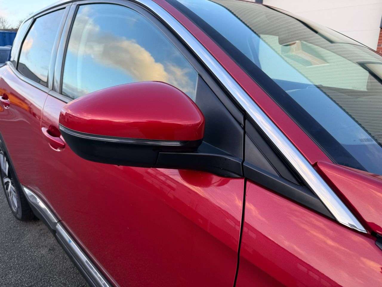 A 2018 PEUGEOT 3008 1.6 BlueHDi Allure SUV 5dr Diesel EAT Euro 6 (s/s) (120 ps) FULL SERVICE HI A 2018 PEUGEOT 3008 1.6 BlueHDi Allure SUV 5dr Diesel EAT Euro 6 (s/s) (120 ps) FULL SERVICE HI