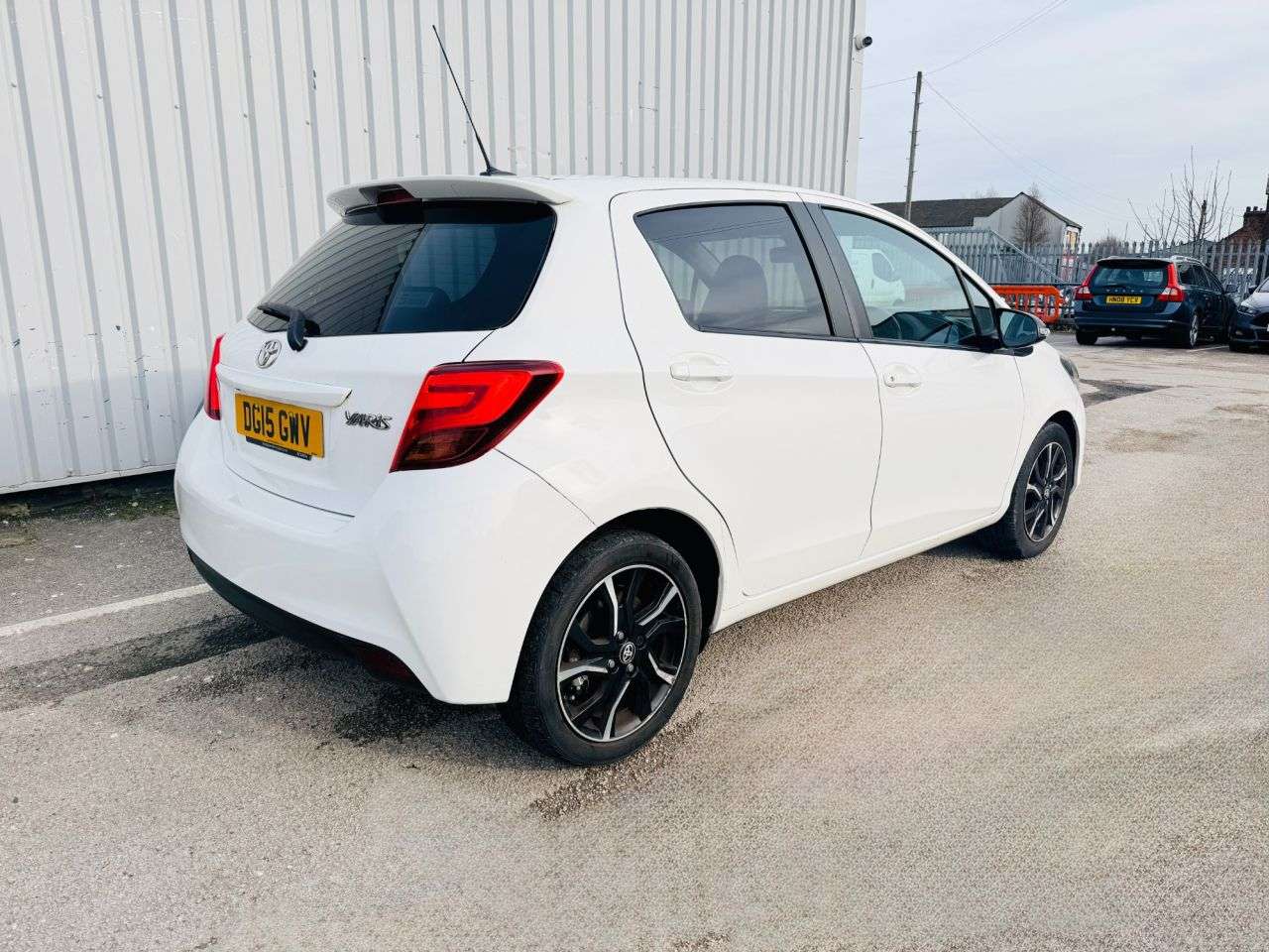 A 2015 TOYOTA YARIS 1.33 Dual VVT-i Sport Hatchback 5dr Petrol Manual Euro 5 Euro 5 (99 ps) FUL A 2015 TOYOTA YARIS 1.33 Dual VVT-i Sport Hatchback 5dr Petrol Manual Euro 5 Euro 5 (99 ps) FUL