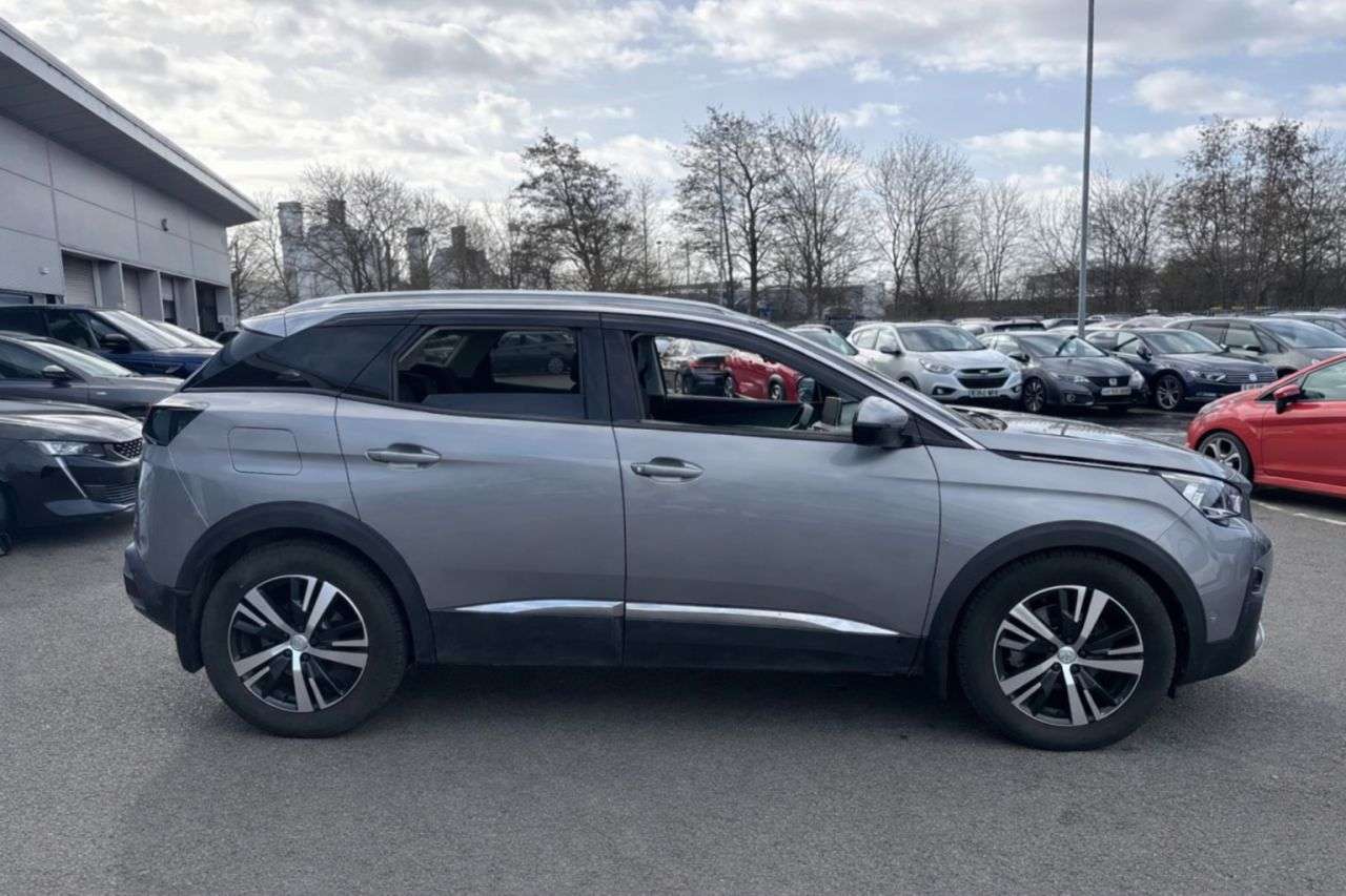 A 2018 PEUGEOT 3008 1.6 BlueHDi Allure SUV 5dr Diesel Manual Euro 6 (s/s) (120 ps) FULL SERVICE A 2018 PEUGEOT 3008 1.6 BlueHDi Allure SUV 5dr Diesel Manual Euro 6 (s/s) (120 ps) FULL SERVICE