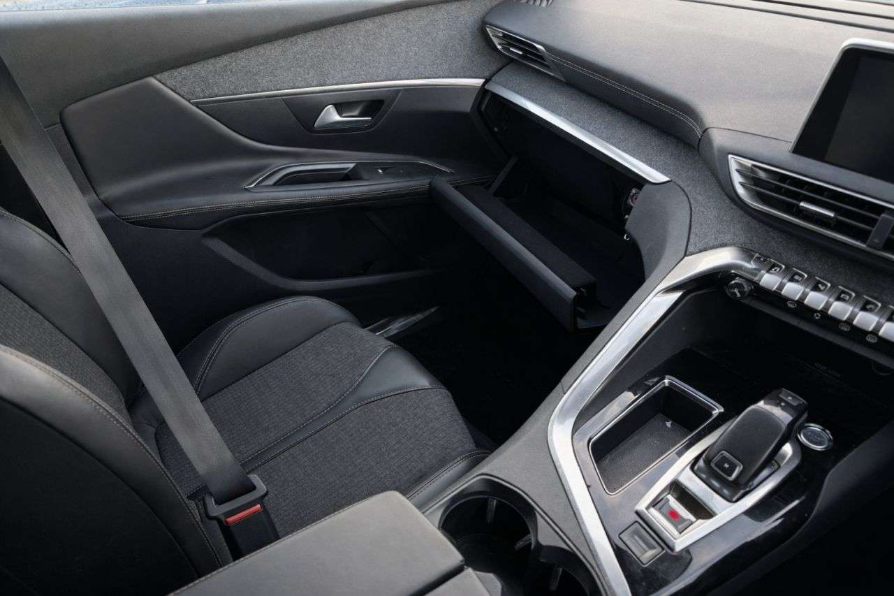 2017 PEUGEOT 3008 2017 PEUGEOT 3008