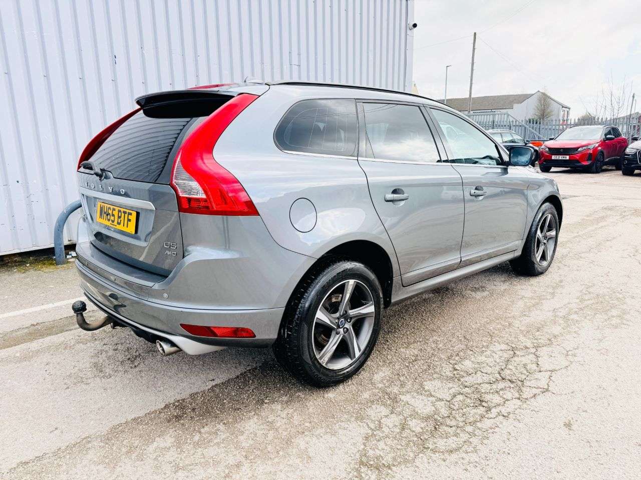 A 2016 VOLVO XC60 2.4 D5 R-Design Nav SUV 5dr Diesel Auto AWD Euro 6 (s/s) (220 ps) SATELLITE A 2016 VOLVO XC60 2.4 D5 R-Design Nav SUV 5dr Diesel Auto AWD Euro 6 (s/s) (220 ps) SATELLITE