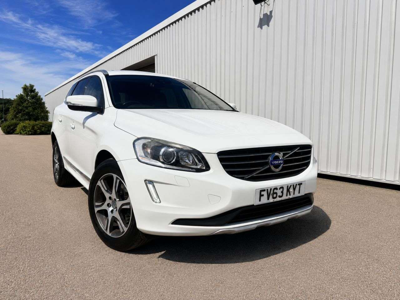 A 2013 VOLVO XC60 2.4 D4 SE Lux Nav SUV 5dr Diesel Manual AWD Euro 5 (s/s) (163 ps) A 2013 VOLVO XC60 2.4 D4 SE Lux Nav SUV 5dr Diesel Manual AWD Euro 5 (s/s) (163 ps)