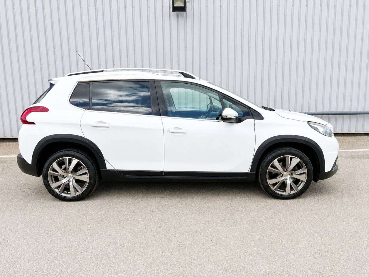 2017 PEUGEOT 2008 2017 PEUGEOT 2008