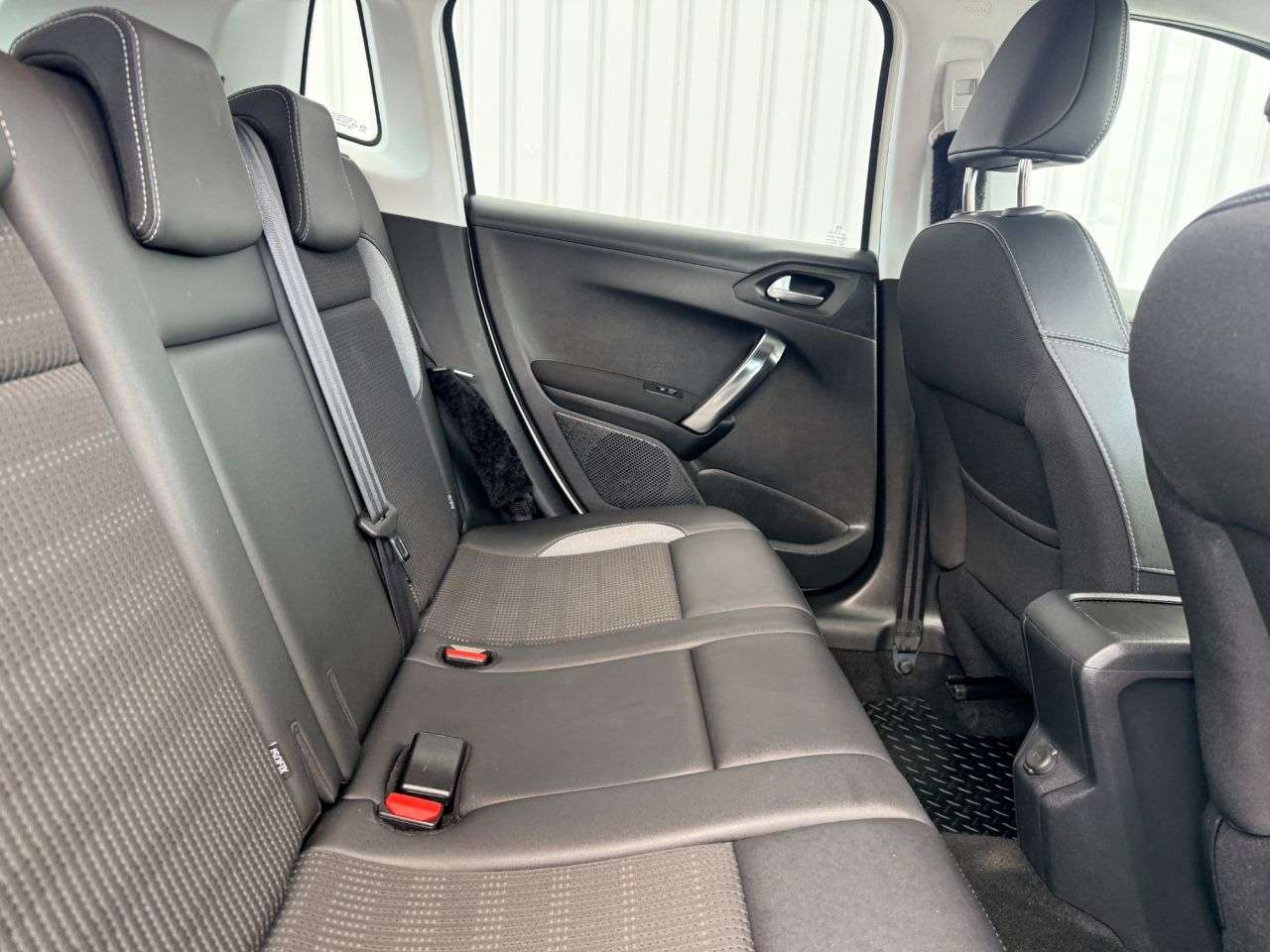 2017 PEUGEOT 2008 2017 PEUGEOT 2008