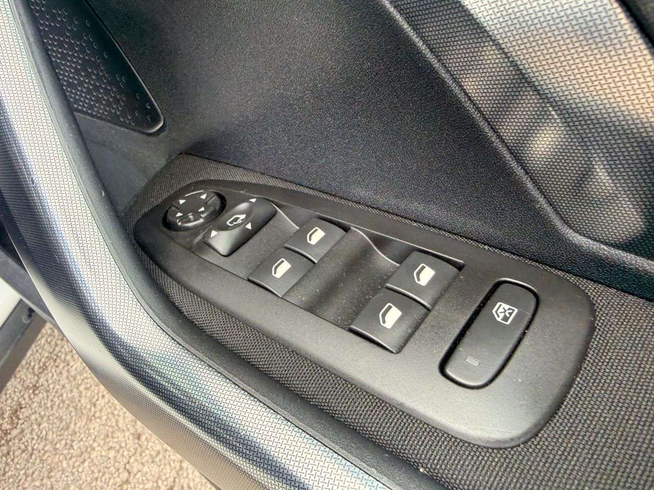 2017 PEUGEOT 2008 2017 PEUGEOT 2008