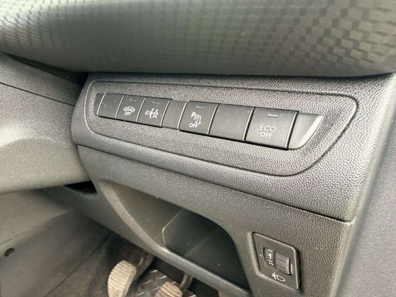 2017 PEUGEOT 2008 2017 PEUGEOT 2008