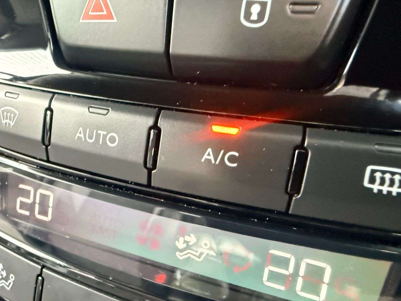 2017 PEUGEOT 2008 2017 PEUGEOT 2008