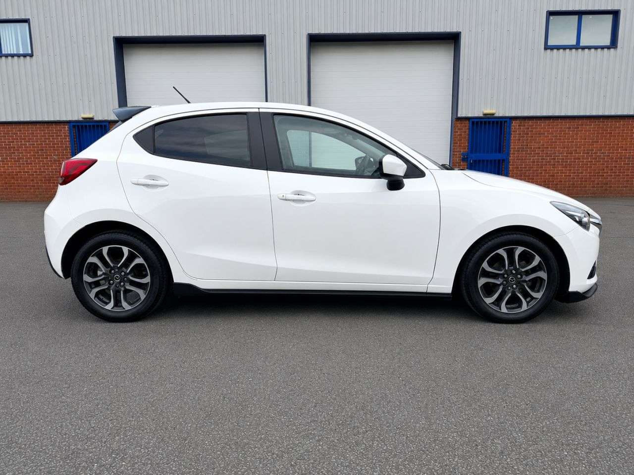 A 2015 MAZDA MAZDA2 1.5 SKYACTIV-G Sport Black Hatchback 5dr Petrol Manual Euro 6 (s/s) (90 ps) A 2015 MAZDA MAZDA2 1.5 SKYACTIV-G Sport Black Hatchback 5dr Petrol Manual Euro 6 (s/s) (90 ps)